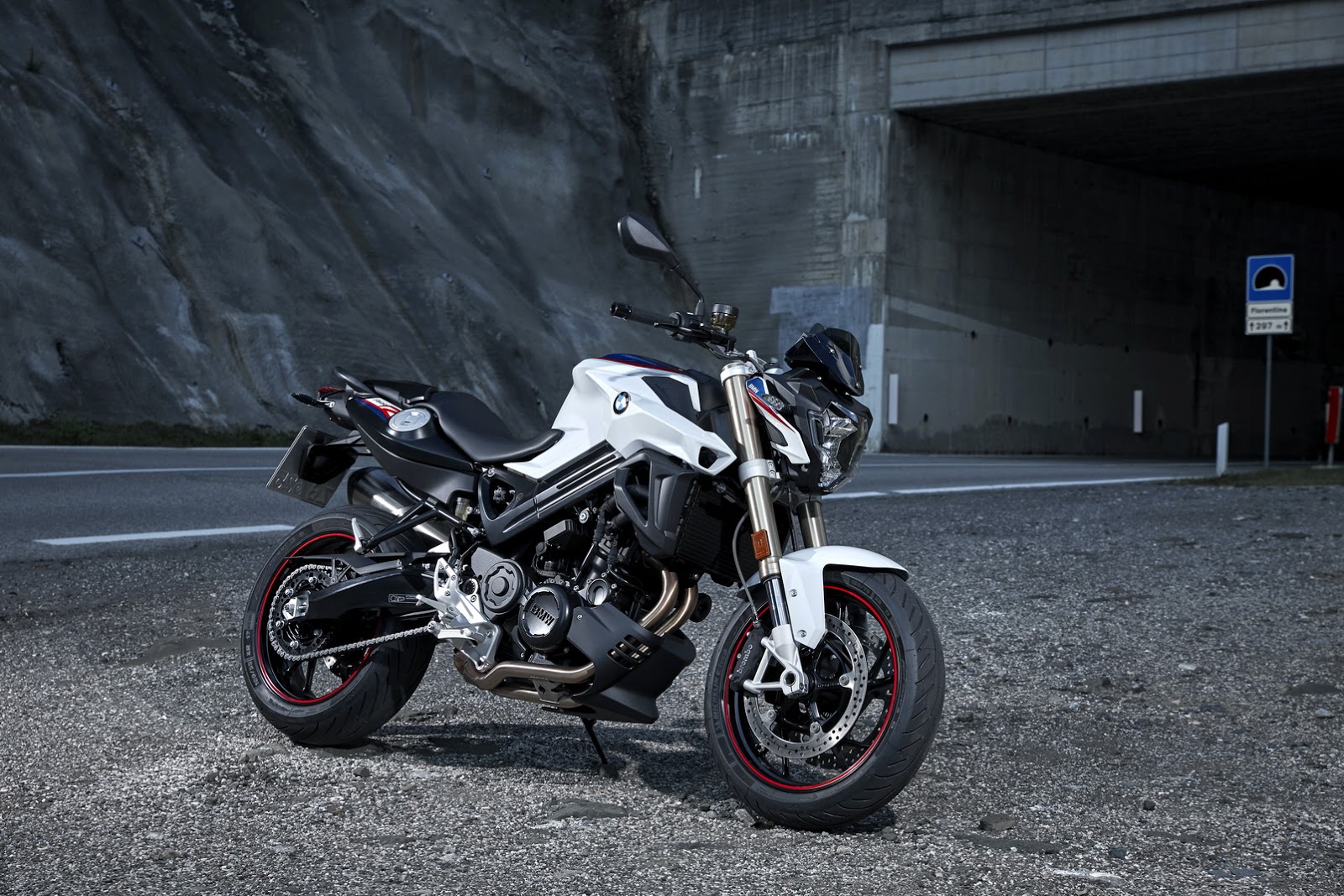 BMW Motorrad`s F 800 R & F 800 GT Revealed in Impressive Gallery