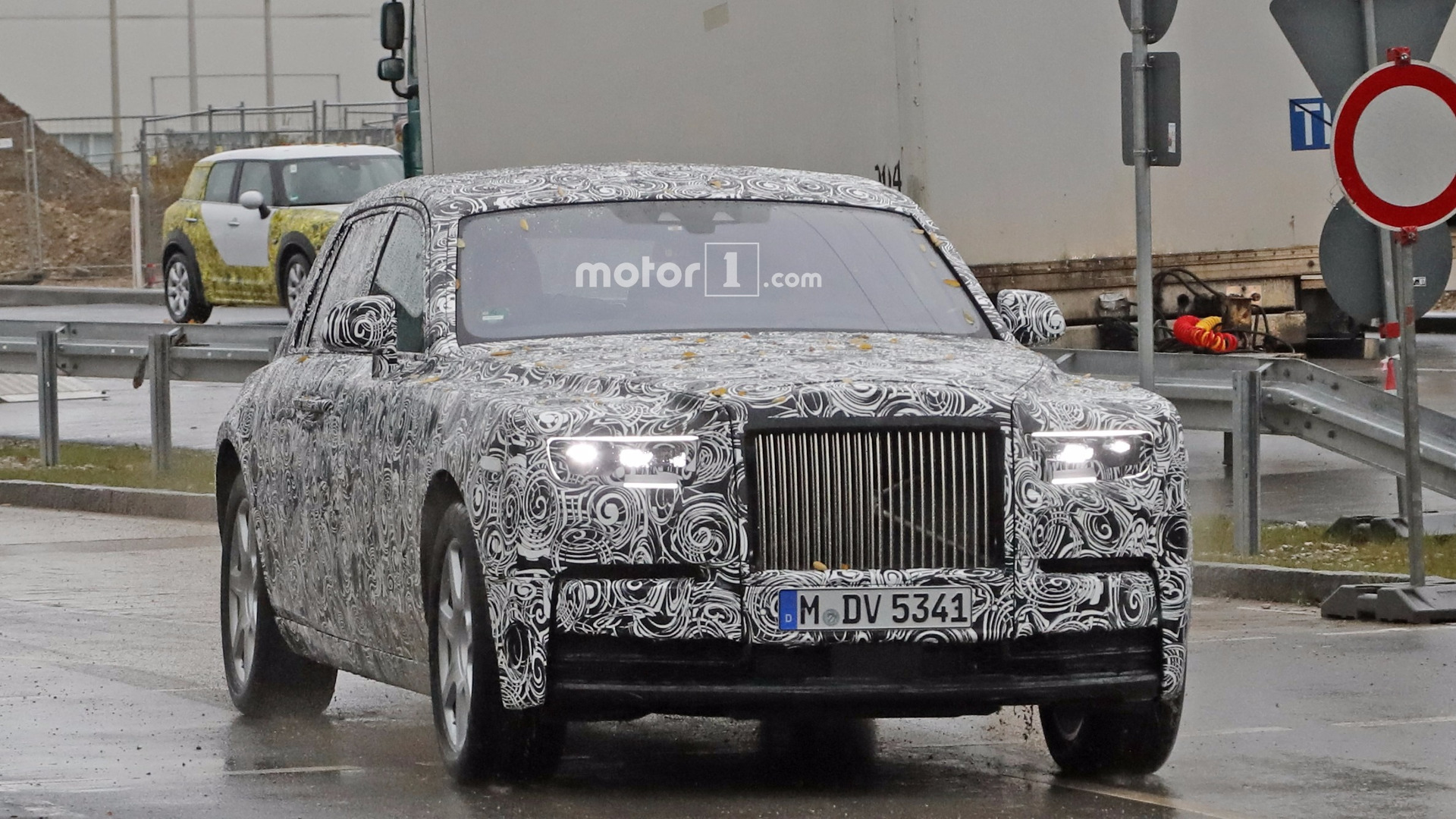 All-New 2018 Rolls-Royce Phantom Caught on Shots In-and-Out, Will Bring Significant Styling Bits