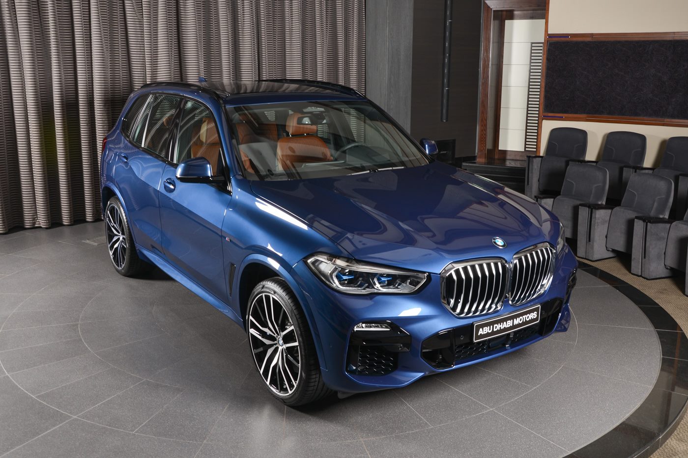 BMW Abu Dhabi Motors: 2019 X5 xDrive50i in Phytonic Blue Metallic Is the Star of the Day