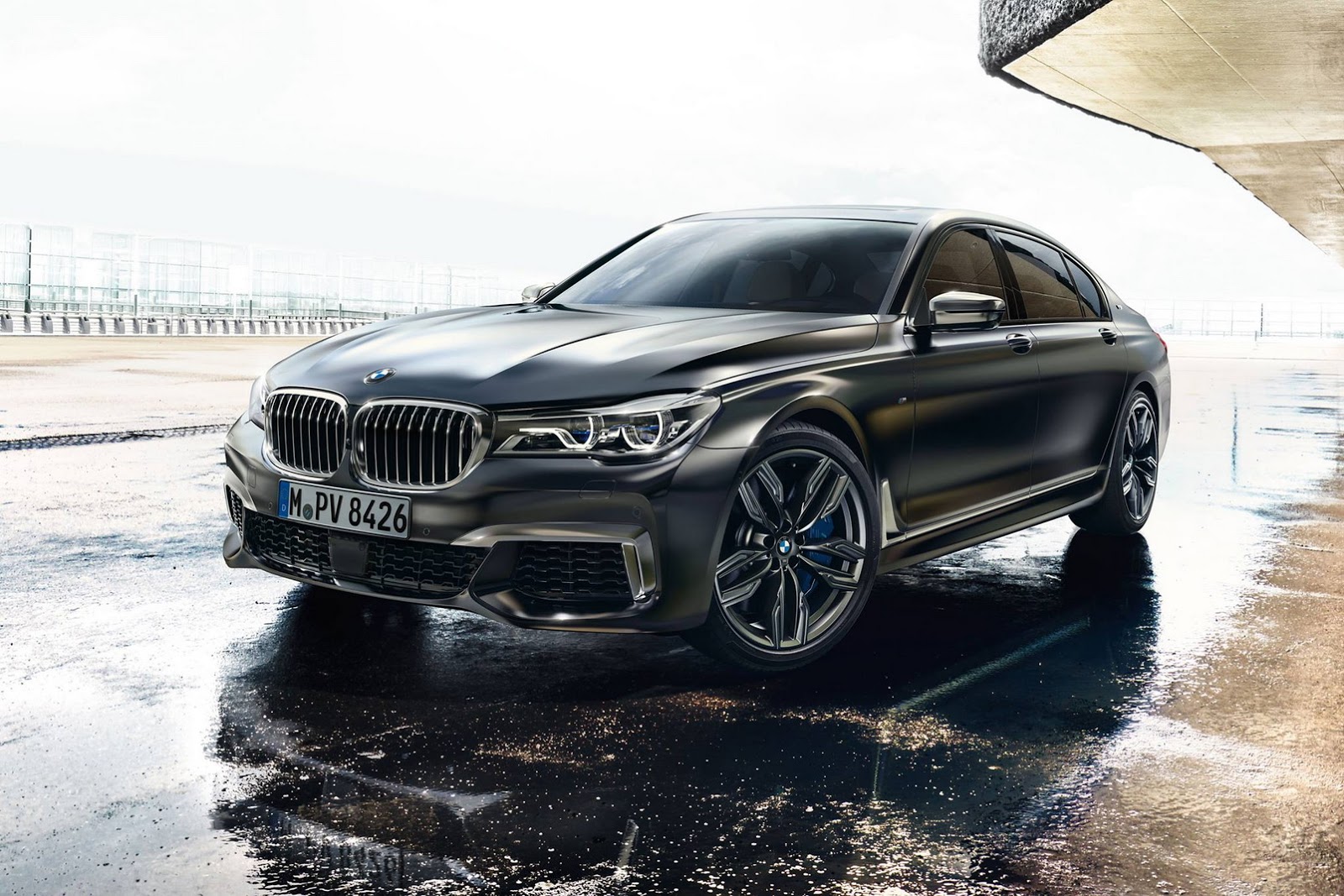 BMW M760Li xDrive Individual Looks Amazing