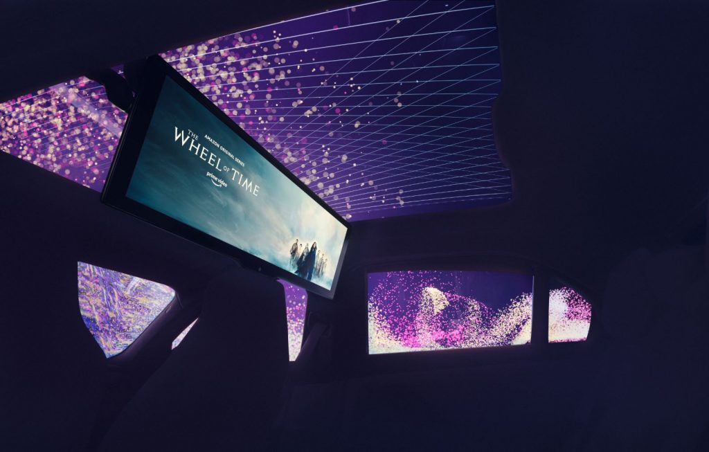 BMW Theatre Screen 8K 31 Inch