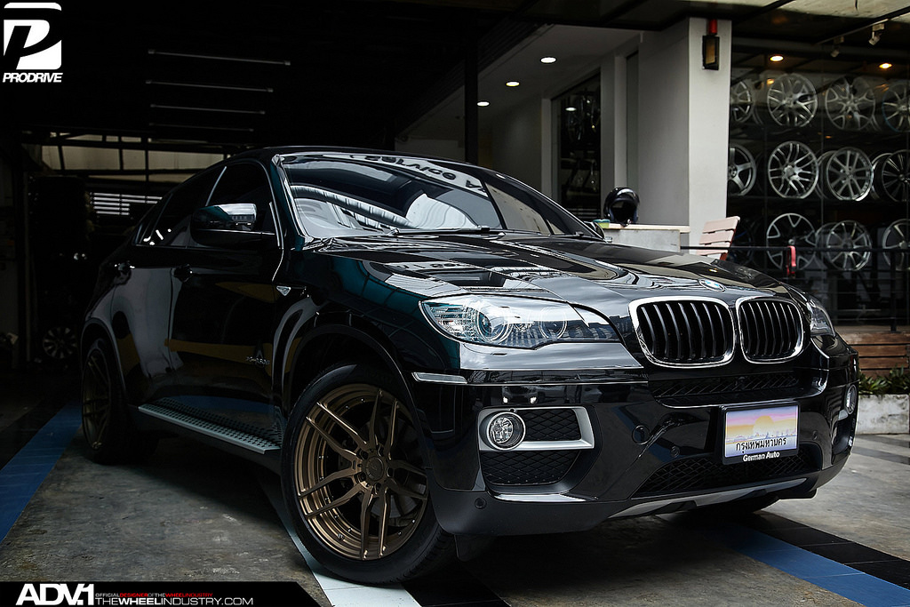 BMW X6 xDrive30d Sitting on ADV.1 Wheels