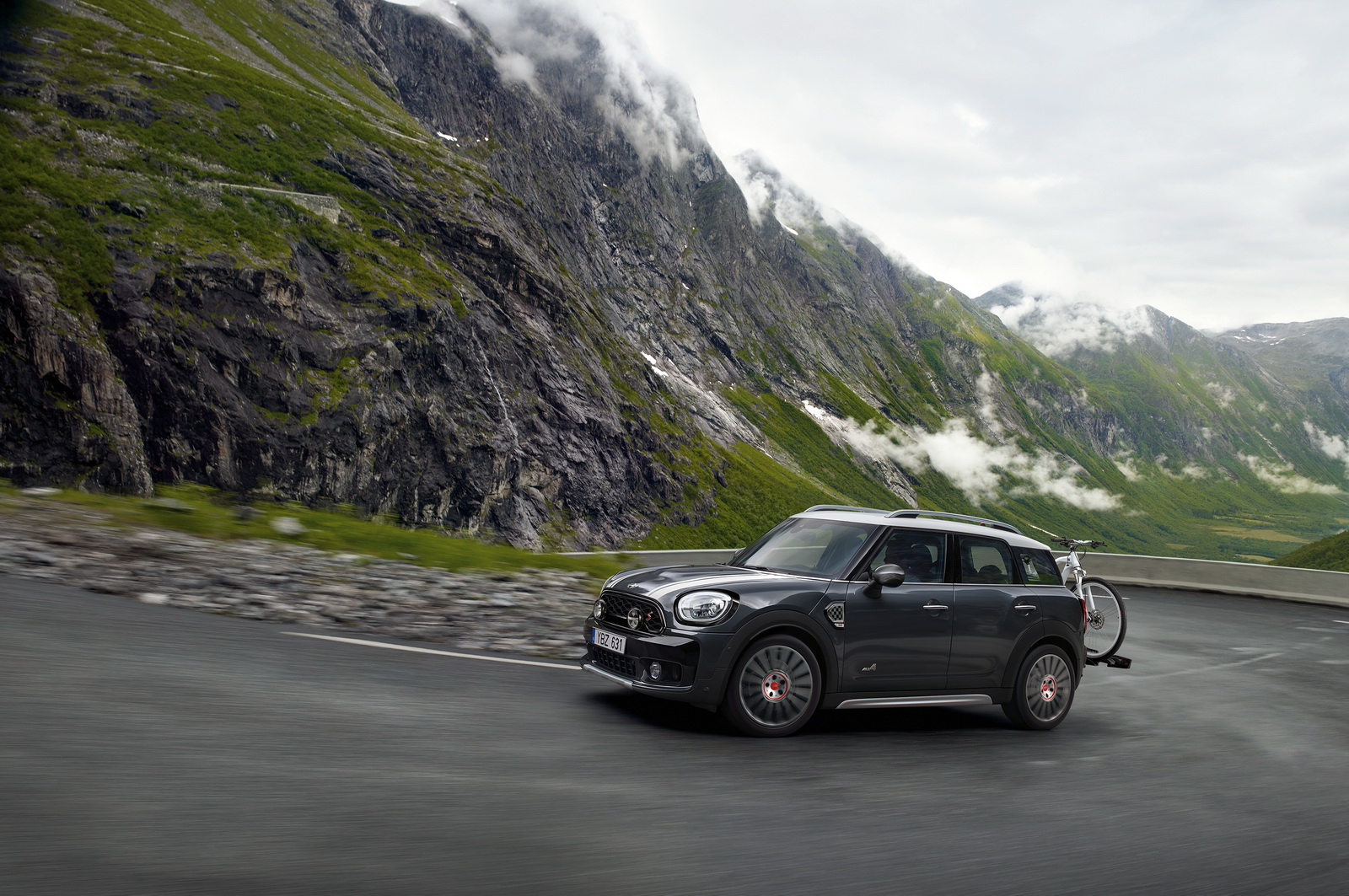 2016 Essen Motor Show: MINI`s Model Fleet Receives JCW Accessories